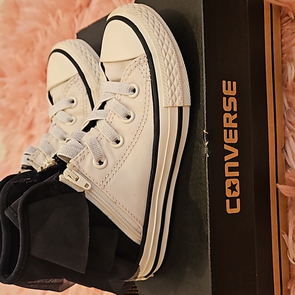 Converse Block Party Ruffle Hi Top for Little Girls. Sizes 11. - Picture 4 of 8